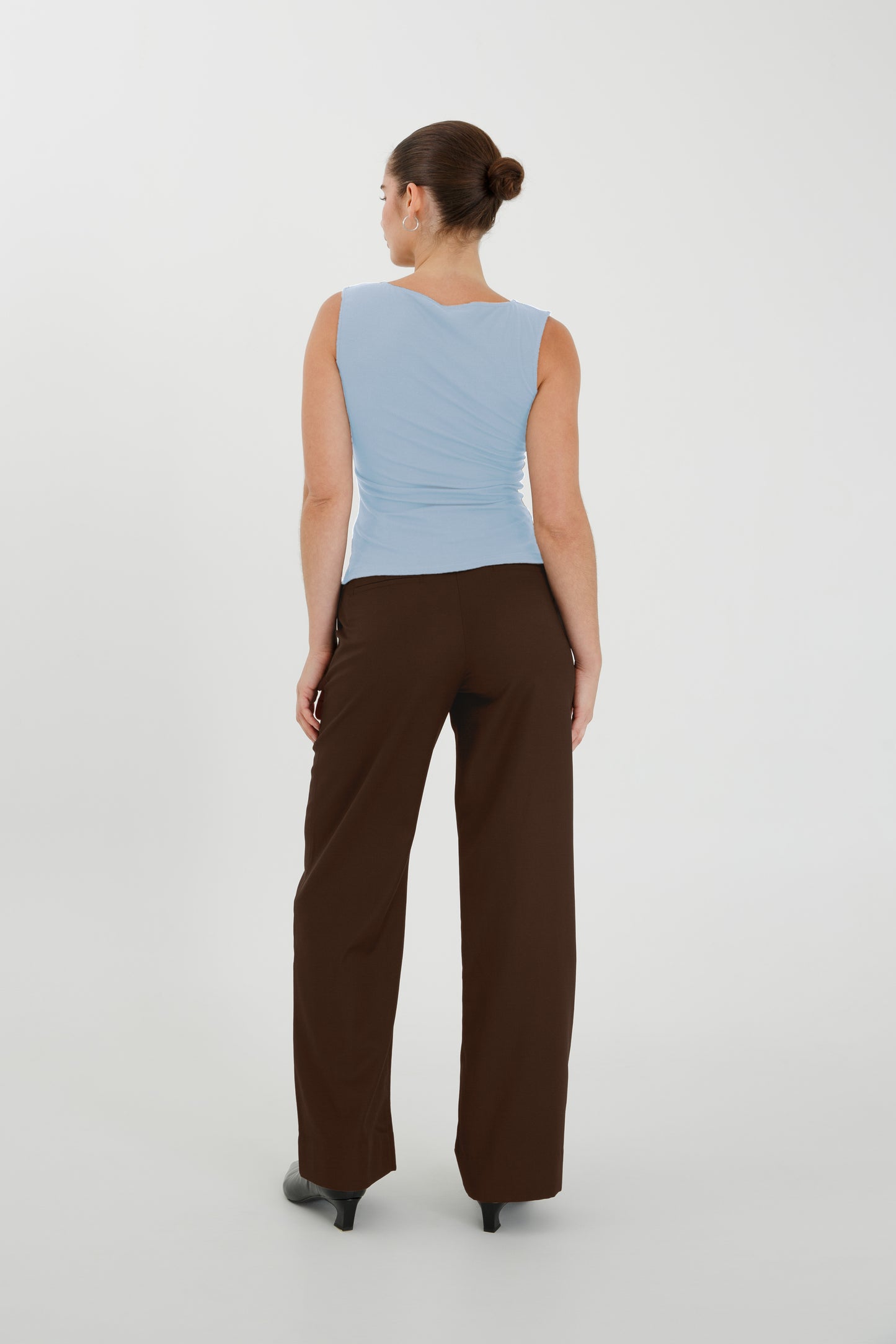 Button-Through Tank Cielo