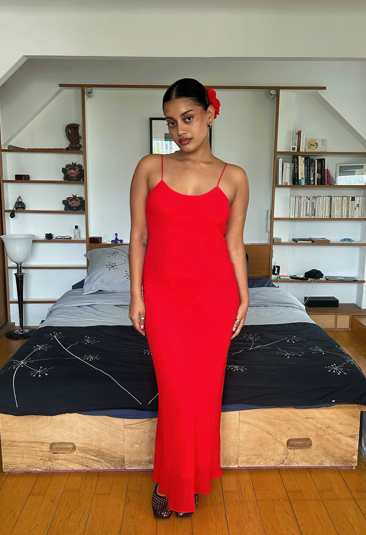 @fariha.r is wearing a size 10