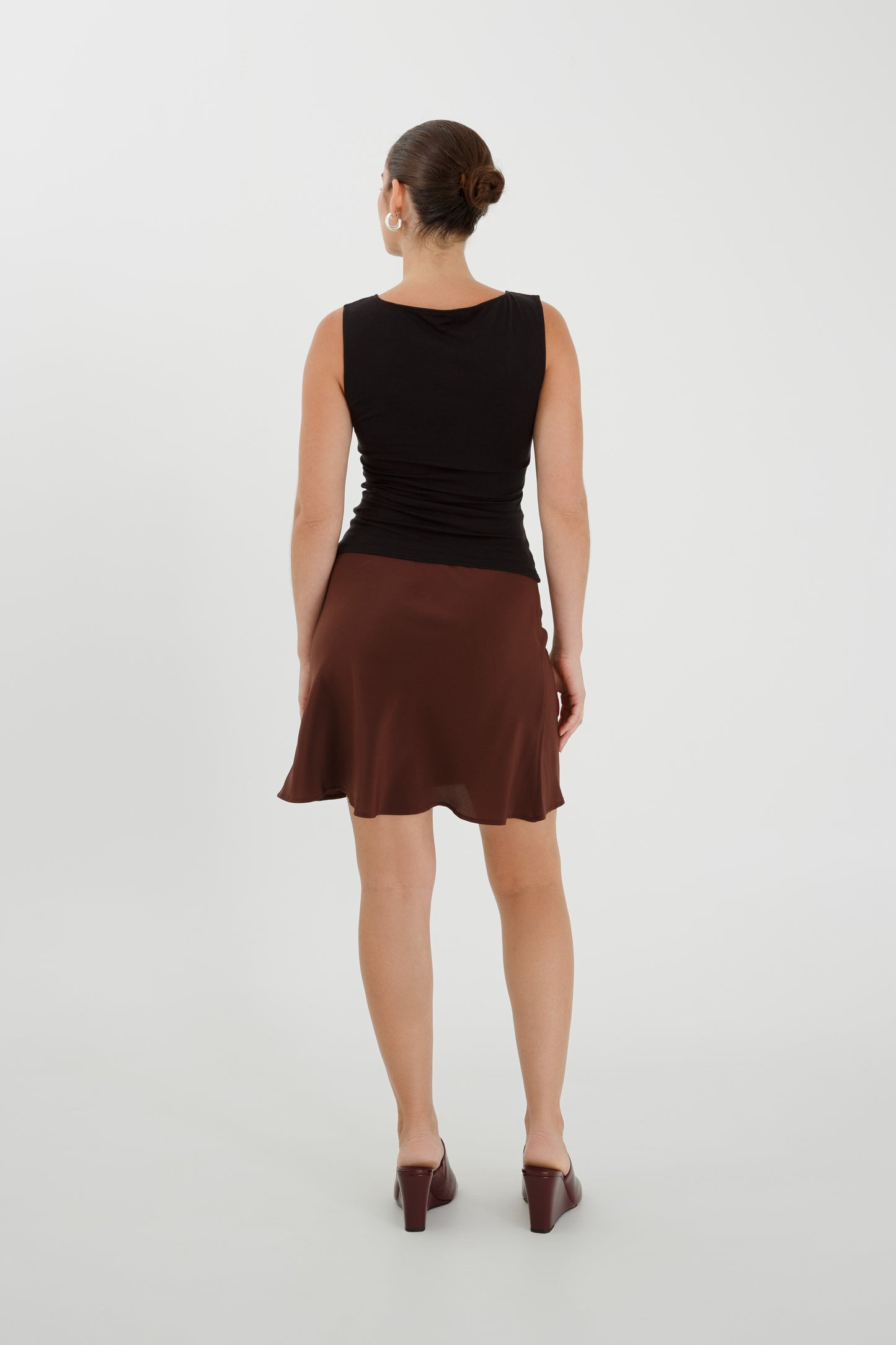 Button-Through Tank Nera