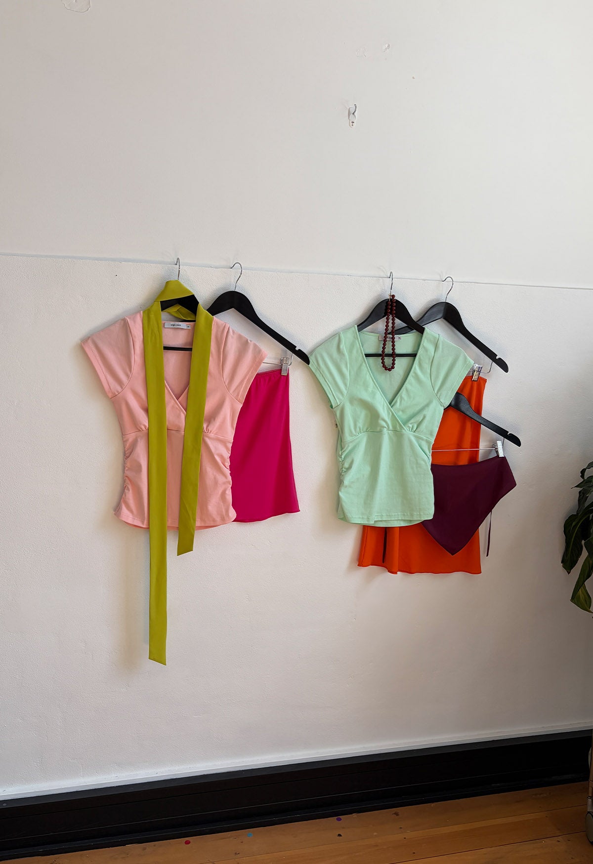 Ruched Plunge Cap-Sleeve Top Menta